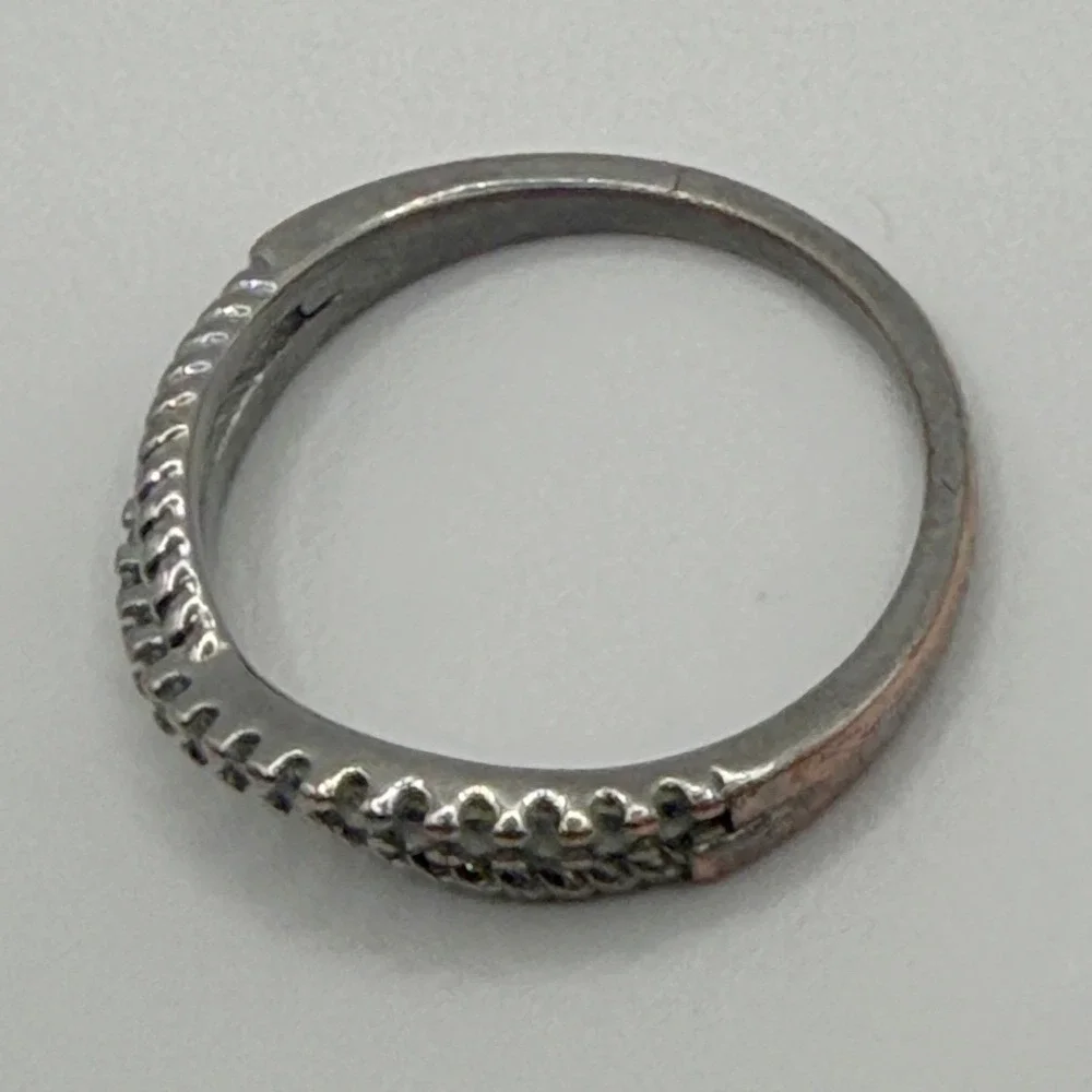 Rose‎ Gold Tone Twisted Band Ring Size 5.75 Rhinestone Sparkle